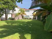 casa con alberca 800mts jardin