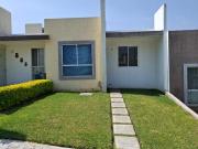 CASA CON ALBERCA AL SUR DE MORELOS, CON PARQUE ACUATICO