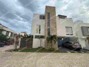 Casa con alberca amueblada en venta en Fraccionamiento...