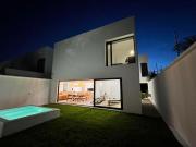 Casa con alberca, dentro de privada con amenidades