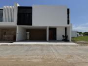 CASA CON ALBERCA EN BLVD PRINCIPAL EN LOMAS DEL DORADO