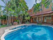 CASA CON ALBERCA EN BURGOS CUERNAVACA