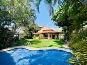 Casa con alberca en Condominio Residencial Sumiya...