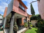 CASA CON ALBERCA EN CONDOMINIO UBICADO EN LOS VOLCANES