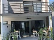Casa con Alberca en condominio Xochitepec