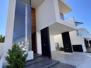 Casa con Alberca en Coto Exclusivo, Fracc. Paraíso...