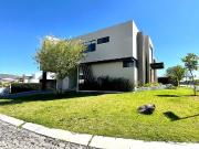 Casa con alberca en el campanario