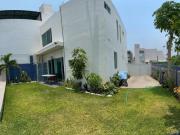 Casa con alberca en fraccionamiento