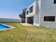 CASA con ALBERCA en FRACCIONAMIENTO al NORTE DE CUERNAVACA