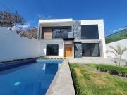 Casa con Alberca en Fraccionamiento BURGOS BUGAMBILIAS