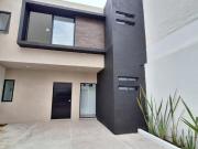 Casa con alberca en Fraccionamiento Las Fincas,...