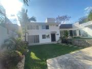 Casa con Alberca en Jardines de Cuernavaca