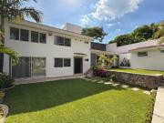 Casa de 3 recámaras en Cuernavaca, Alberca y calle cerrada
