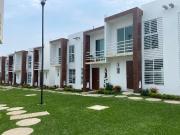 CASA CON ALBERCA EN JIUTEPEC