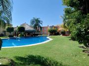 CASA CON ALBERCA EN LAS GARZAS, SE ACEPTAN CREDITOS!