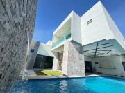 Casa con alberca en Las Viñas, Torreón Coah. de Zaragoza