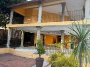 CASA CON ALBERCA EN LOMAS DE CORTES