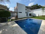 Casa con Alberca en Lomas De Cortes, Cuernavaca