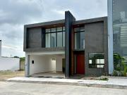 CASA CON ALBERCA EN LOMAS DEL DORADO