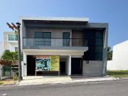 CASA CON ALBERCA EN LOMAS RESIDENCIAL EN VENTA