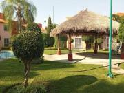 CASA CON ALBERCA EN LOS SAUCES E. ZAPATA