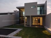 CASA CON ALBERCA EN OAXTEPEC MORELOS