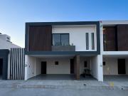 CASA CON ALBERCA EN PREVENTA EN PUNTO LOMAS