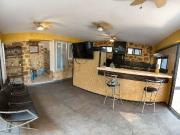 Casa con alberca en privada con acceso y vista al lago...