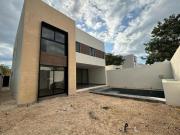 Casa con Alberca en Privada Parque Natura, Cholul, Mérida