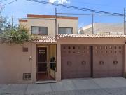 CASA CON ALBERCA EN TEQUISQUIAPAN QRO