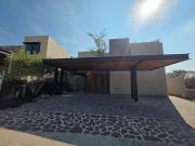 Casa con Alberca en Venta Altozano