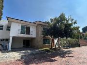 CASA CON ALBERCA EN VENTA DENTRO DE COTO EN LOMAS DEL VALLE