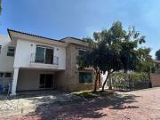 CASA CON ALBERCA EN VENTA DENTRO DE COTO EN LOMAS DEL VALLE