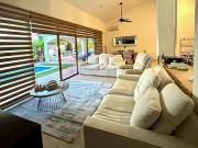 Casa con alberca en venta dentro de Residencial Villa...