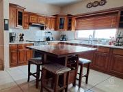 CASA CON ALBERCA EN VENTA EN COL. JARDINES DE SAN...