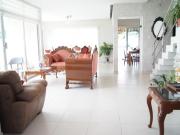 Casa CON ALBERCA en venta en Fracc. Lomas Residencial....