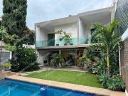 En venta casa con alberca, en fraccionamiento con...