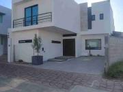 Casa con Alberca en Venta en Jardines de Santa Fe, León...