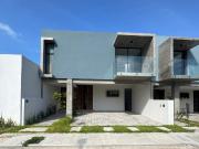 CASA CON ALBERCA EN VENTA EN L. DEL MEDITERRANEO