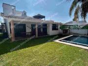 Casa con alberca en Venta en Lomas de Cocoyoc