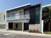 CASA CON ALBERCA EN VENTA EN LOMAS DEL SOL