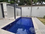 Casa con alberca en venta en privada con vista ala laguna