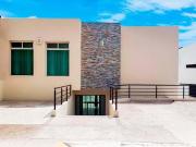 Casa con Alberca en venta Privada Arboledas, Querétaro