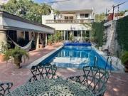 Casa con alberca espectacular y terraza ideal para...