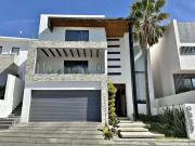 CASA CON ALBERCA FRENTE PARQUE BAJO PRECIO