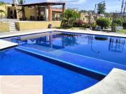 Casa con alberca, jardín y vigilancia cerca de Burgos