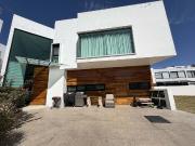 Casa con alberca privada en Solares | Espacios amplios y...