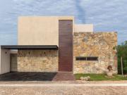 Casa con alberca privada, recamara principal con...