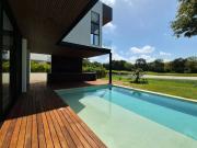 Casa con alberca privada y vista al campo de golf, en...