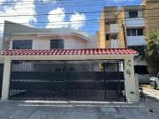 Casa con alberca y 3 recámaras en Av. del Bosque – Cancún